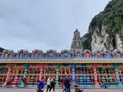 Hamparan Pelangi di Batu Caves Malaysia