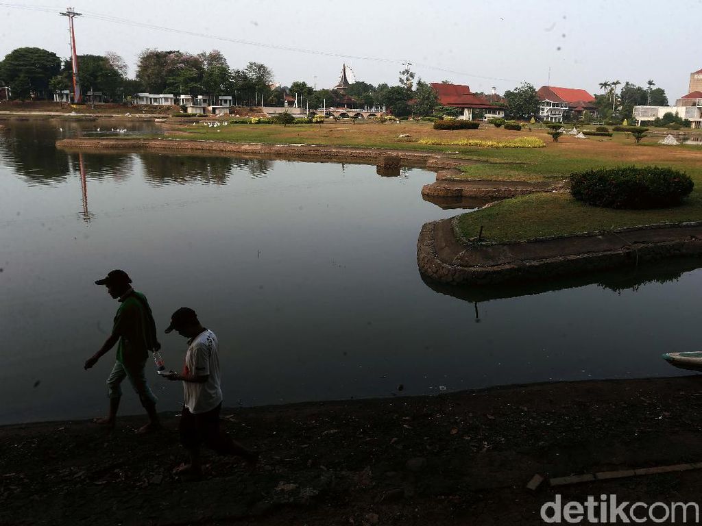 Kisah Pilu Seniman TMII yang Berjuang Hidup dari Donasi Kisah Pilu Seniman TMII yang Berjuang Hidup dari Donasi