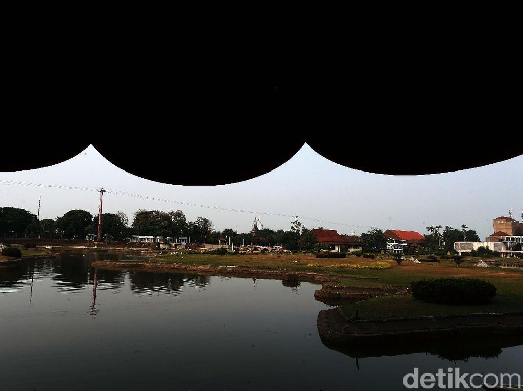 Begini Suasana TMII saat PSBB Total Diterapkan di Jakarta Begini Suasana TMII saat PSBB Total Diterapkan di Jakarta