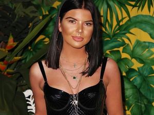 Potret Mantan Pekerja KFC yang Jadi Model Seksi, Penghasilannya Rp 2,3 M