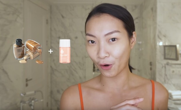 bio oil/instagram.com/biooilidn Mencampurkan bio oil dan foundation bisa membuat makeup jadi glowing