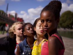 Kontroversi Film Cuties: Dipuji di Festival, Dihujat di Netflix