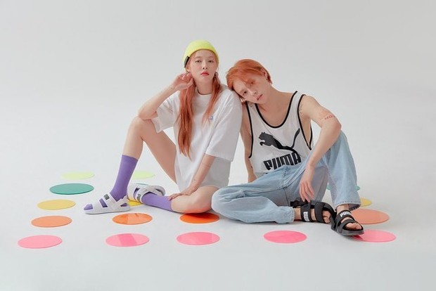 Berbeda dengan pasangan idol di atas yang memutuskan untuk mengakhiri hubungannya, Hyuna dan Dawn memilih untuk tetap bersama dan memilih meninggalkan agensi lamanya.