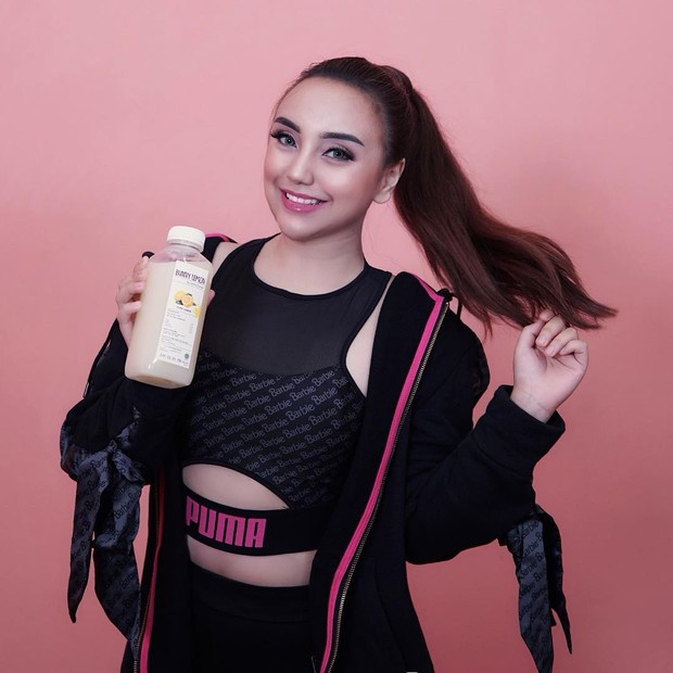 Salmafina Sunan memiliki bisnis minuman kemasan bernama Bunny Lemon by Salma Sunan.