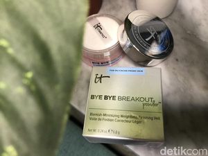 Review: It Bye Bye Breakout Powder, Bedak Tabur dengan Kandungan AHA/BHA Review: It Bye Bye Breakout Powder, Bedak Tabur dengan Kandungan AHA/BHA