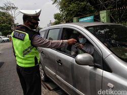 Viral, Nyetir Mobil Sendiri Didenda Gegara Turunkan Masker ke Dagu