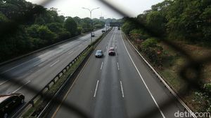 Jakarta PSBB Ketat, Jalan Tol JORR Lengang