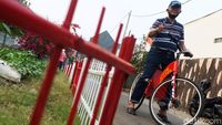 Foto Mantap, Kakek di Bekasi Ini Bikin Sepeda Listrik Sendiri