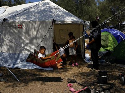 Migran Yunani Dipindah ke Kamp Sementara Pasca Kebakaran