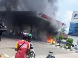 Sebuah Motor Dilalap Si Jago Merah Usai Isi BBM di SPBU Bondowoso