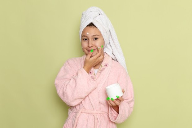 krim wajah/freepik.com mengurangi krim wajah