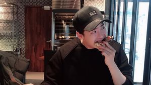 Ultah Hari Ini, Yuk Intip Pesona Tampan Lee Jong Suk Saat Kulineran!
