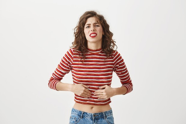 Membantu Mengatasi Konstipasi/ Foto: Freepik.com Konstipasi menjadi masalah yang sering dialami atasi dengan minum air hangat