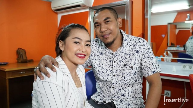 Berita Viral Selebriti dari InsertLive : Terpopuler: Tangis Aji Darmaji Lepas Mpok Alpa vs Penyebab Pacar Bule Marshanda Tewas