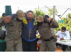 Pria Sidoarjo Pura-pura Pingsan Saat Didenda Rp 200 Ribu Karena Tak Bermasker