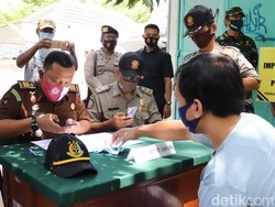 Puluhan Warga Tuban Bayar Denda Rp 100 Ribu Karena Tak Pakai Masker