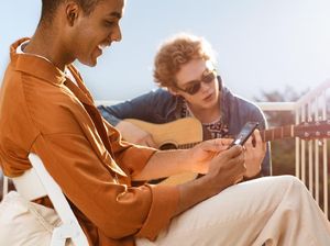 Layar Lengkung 3D OPPO Reno4 Pro, Bikin Tampilan Lebih Lega