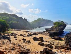 Watu Bolong pemandangan alam yang indah di Jawa Barat