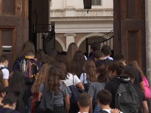 Setelah 6 Bulan, Italia Mulai Izinkan Sekolah Beraktivitas Setelah 6 Bulan, Italia Mulai Izinkan Sekolah Beraktivitas