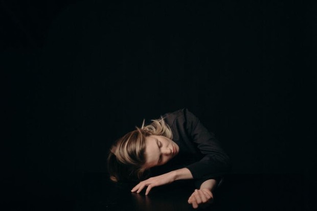 Penyakit neurologis, seperti syringomyelia yang merupakan kista di sumsum tulang belakang, mungkin jadi penyebab berkeringat saat tidur.