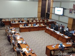Arteria Dahlan vs Sahroni Debat Panas di Rapat Komisi III DPR-Polri!