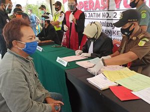 Razia Masker, Belasan Warga Trenggalek Jalani Sidang di Tempat