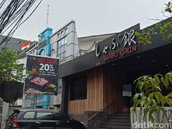 Suasana Sepi Restoran di Hari Pertama PSBB Jakarta