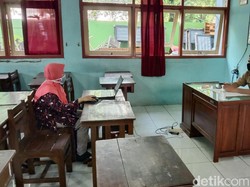 Siswa SMP Kudus Ini Ujian di Sekolah Sendirian Gegara Tak Punya HP