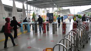Stasiun Bogor Lengang di Hari Pertama PSBB Total Jakarta