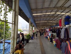 Suasana Pasar Tanah Abang di Hari Pertama PSBB Jakarta Diperketat