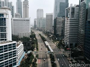 PSBB Ketat, Jalanan Jakarta Lebih Lancar PSBB Ketat, Jalanan Jakarta Lebih Lancar