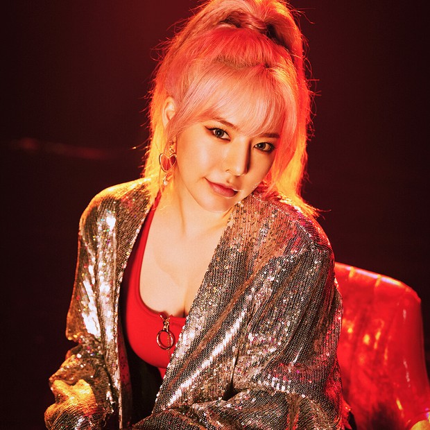 Alasan di balik itu semua ternyata sangat memilukan, karena saat Sunny masih bayi Ia dan keluarganya pindah ke Kuwait. Saat di sana sedang terjadi perang sehingga saat Sunny masih bayi kerap mendengar suara ledakan.