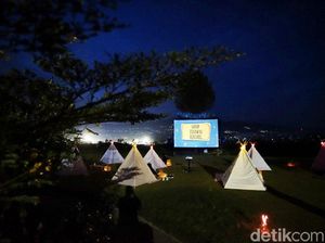 Syahdunya Nonton Film dalam Tenda di Bawah Taburan Bintang Syahdunya Nonton Film dalam Tenda di Bawah Taburan Bintang