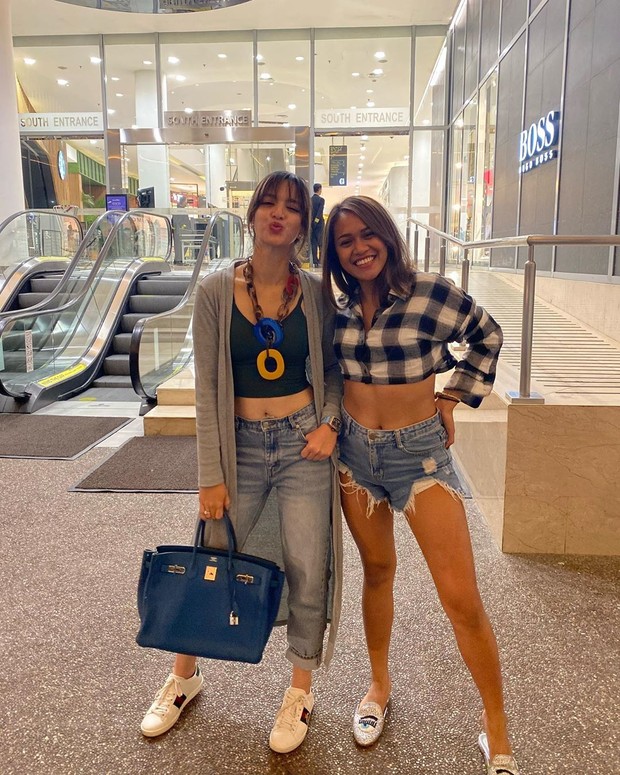Tips pakai jeans untuk ibu-ibu/Instagram @ramadhaniabakrie