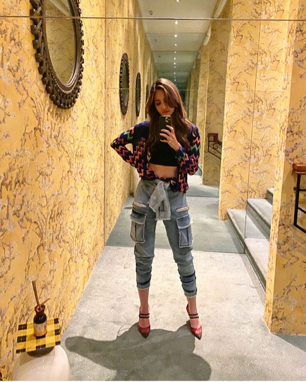 Tips pakai jeans untuk ibu-ibu/Instagram @ramadhaniabakrie