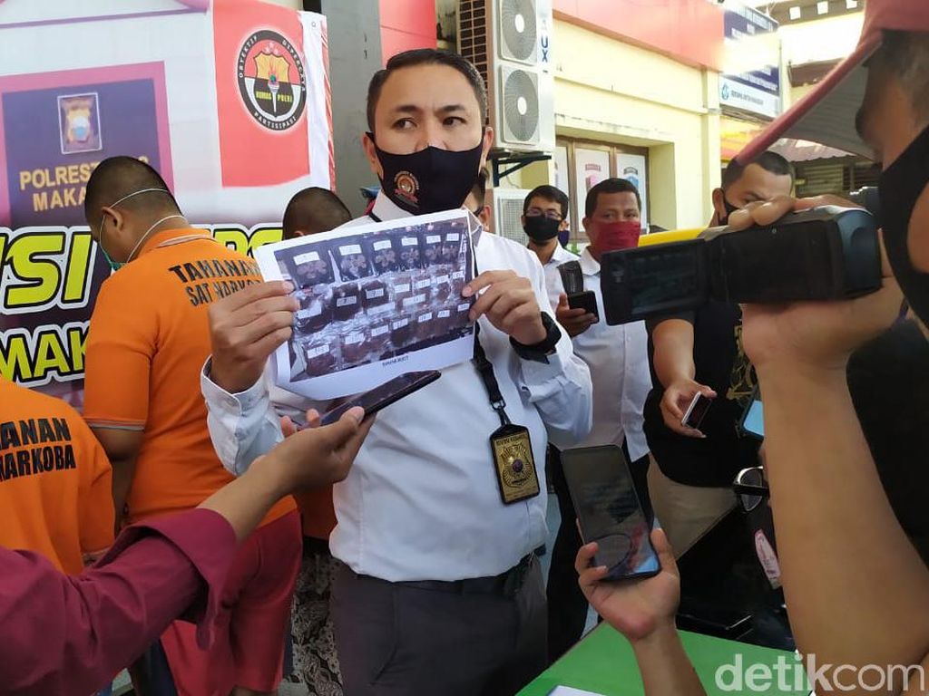 Anak Band Pengedar Besar Tembakau Gorilla Ditangkap di Makassar
