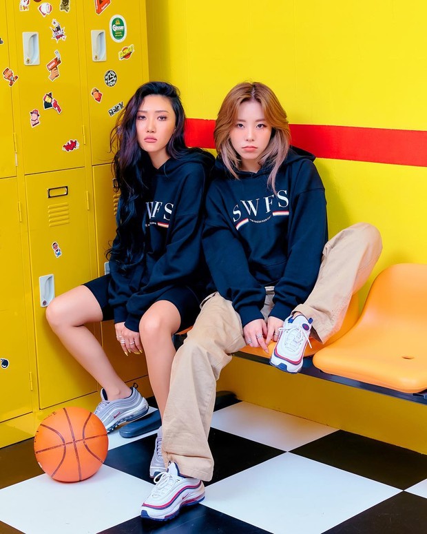 Karena keduanya sangat dekat, mereka pun mengikuti audisi di perusahaan agensi yang sama dan mereka berhasil diterima oleh RBW Entertainment.