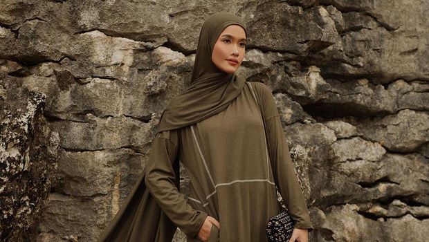 Ana Octarina berhijab