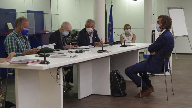 Andrea Pirlo dapat Lisensi UEFA Pro