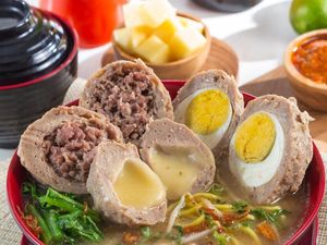 Mantul! Bakso Kepiting hingga Bakso Telur Asin Ada di Tangsel Mantul! Bakso Kepiting hingga Bakso Telur Asin Ada di Tangsel
