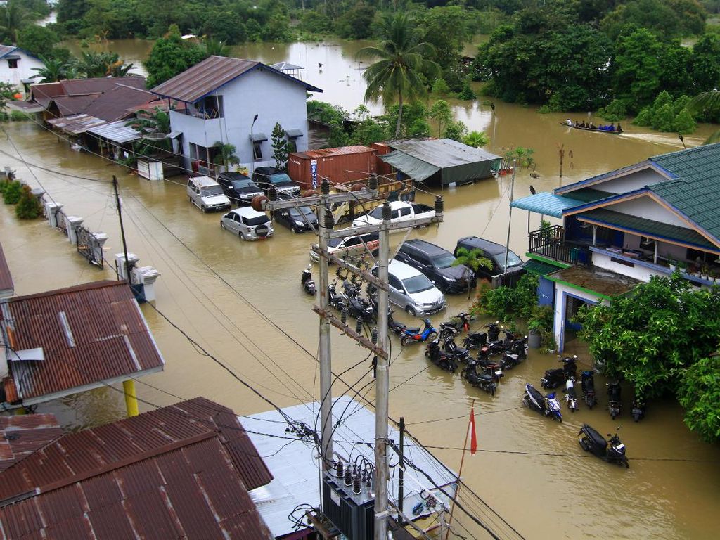 Potret Ketinggian Banjir di Putussibau Kalimantan Barat Potret Ketinggian Banjir di Putussibau Kalimantan Barat
