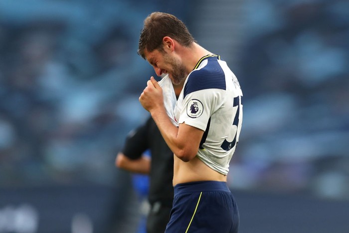 LONDON, ENGLAND - SEPTEMBER 13: Ben Davies of Tottenham Hotspur reacts to defeat after the Premier League match between Tottenham Hotspur and Everton at Tottenham Hotspur Stadium on September 13, 2020 in London, England. (Photo by Catherine Ivill/Getty Images)