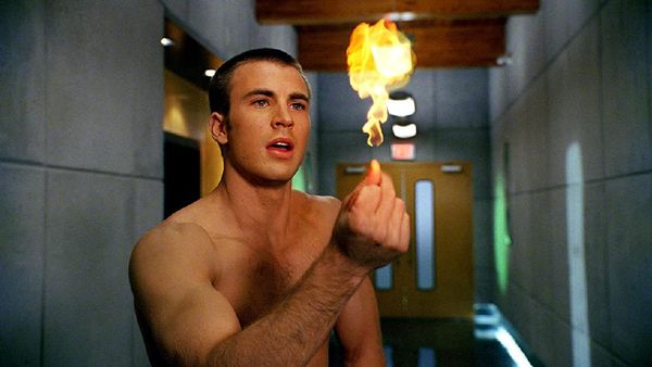 Chris Evans Jangan Sedih! Ini Deretan Seleb yang Sempat Unggah Foto Telanjangnya