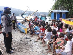 Polda Papua Datangi Pulau Kosong, Ajar Siswa karena Tak Bisa Belajar Daring