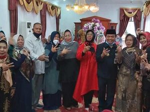 Emak-emak Pensiunan ASN di Jambi Dukung Al Haris-Abdullah Maju Pilgub Emak-emak Pensiunan ASN di Jambi Dukung Al Haris-Abdullah Maju Pilgub