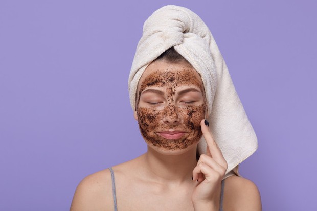 Exfolioting Mask/ Foto: Freepik.com Memiliki butiran scrub exfolioting mask ampuh mengangkat kotoran