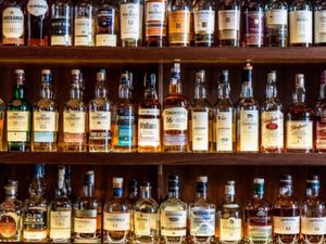 Unik! 5 Orang Ini Hobi Koleksi Botol Saus dan Whisky Berharga Ratusan Juta