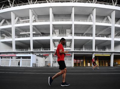 Masih Ada Warga Berolahraga di GBK Saat Jakarta PSBB Ketat