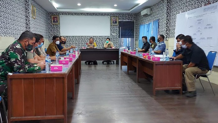 Kapolda Sulut Irjen Panca Putra memimpin rapat dengan stakeholders di Aula Ditlantas Polda Sulut