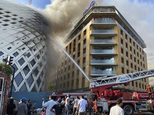 Kebakaran di Gedung Dekat Pelabuhan Beirut, Penyebabnya Misterius